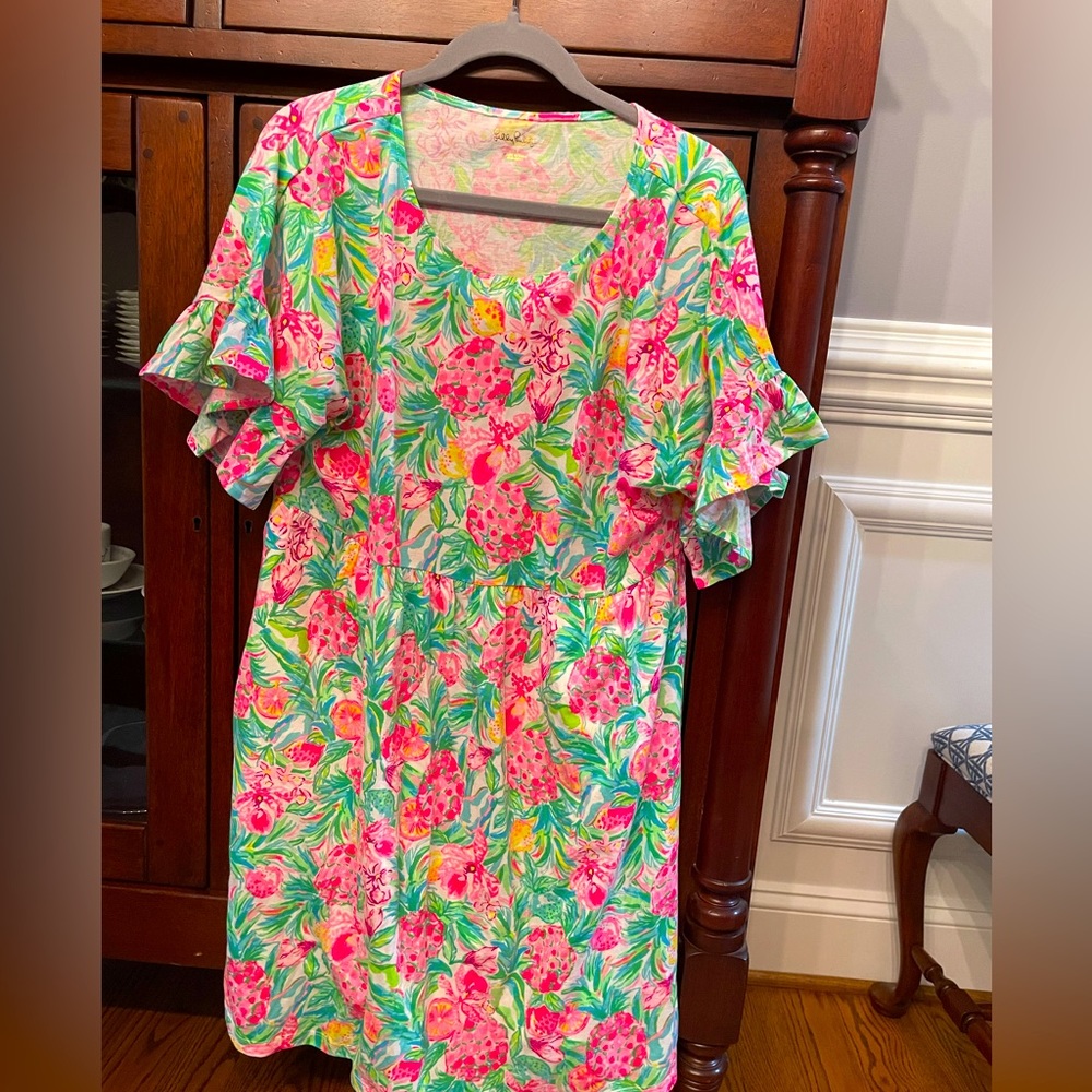 Lilly Pulitzer casual dress in large.